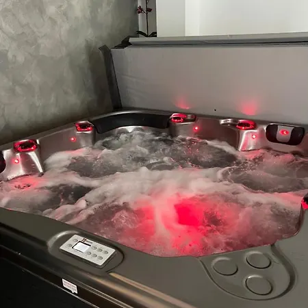 Le 46 : Superbe Jacuzzi